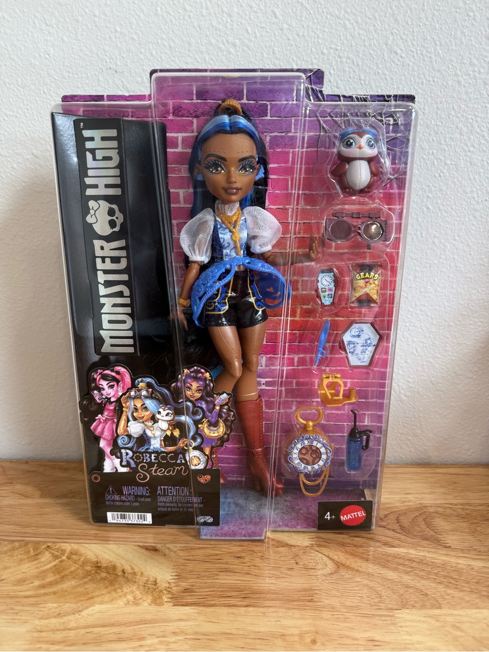 Monster High Robecca Steam Doll with tons of accessories. NIB
